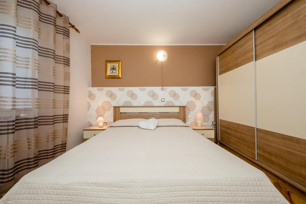 Apartments Davorka Kampor 0*,